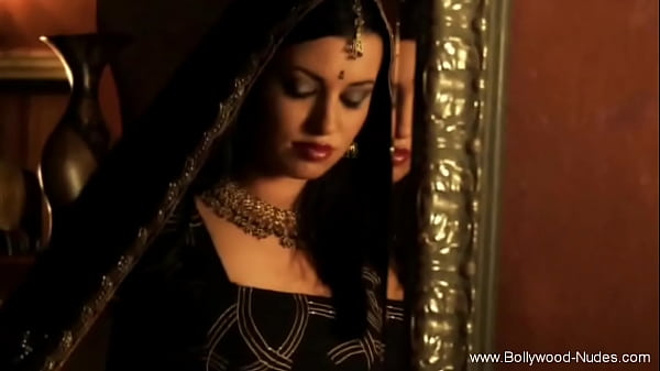 Amazing brunette babe from the wonderful Bollywood-Nudes enjoying the moments.