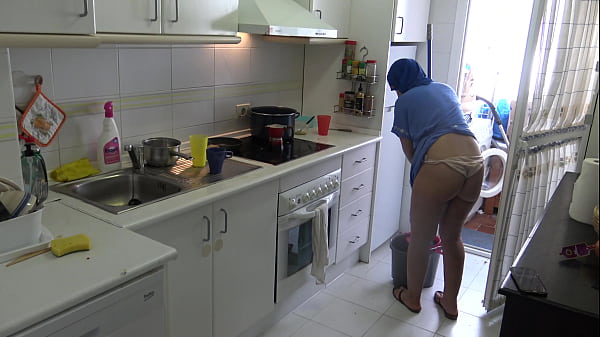 Muslim Cleaning Maid Doesn’t Mind If Her German Boss Cums Inside Her Mouth