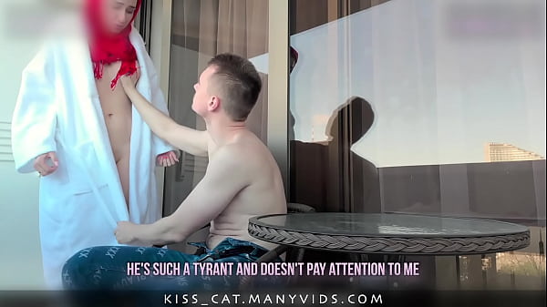 Muslim woman fucks a stranger in a hotel room while her husband is taking a bath / Kisscat