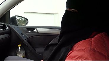 My virgin arabic muslim girlfriend touches my cock for the first time