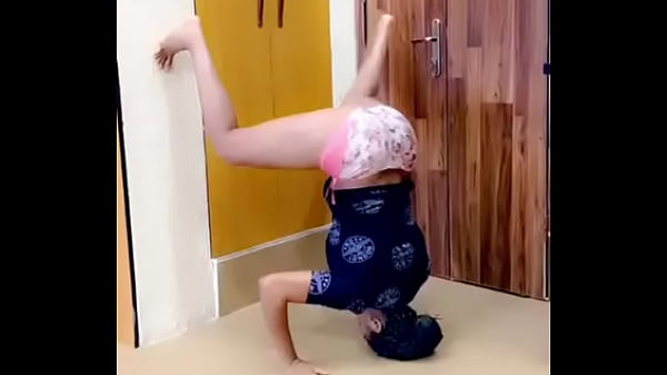 Naija girl shaking ass