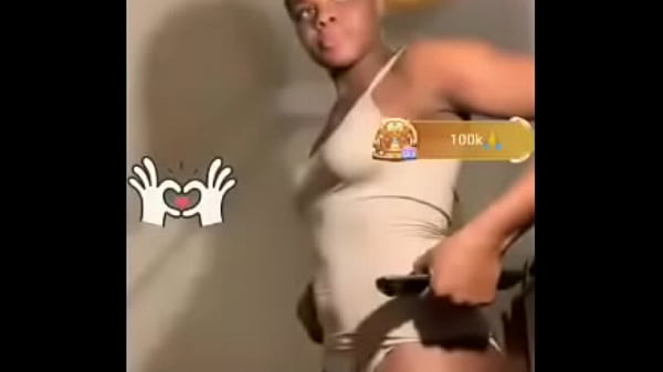 Bigo girl delebrately dance in front of camera to entertain viewers
