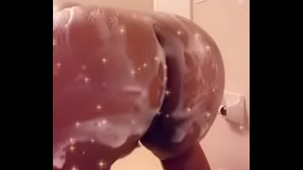 Thick ebony bbw twerks fresh out of shower